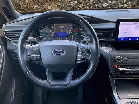 Used 2020 Ford Explorer XLT w/ Equipment Group 202A image 5