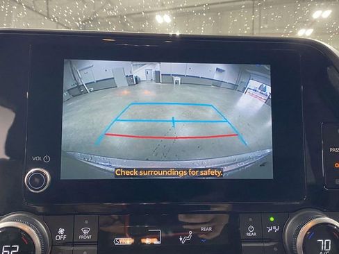 Used 2023 Toyota Highlander LE image 19