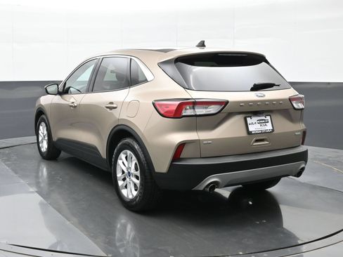 Used 2020 Ford Escape SE FWD image 2