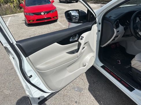 Used 2022 Nissan Rogue Sport SL image 14