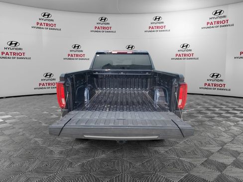 Used 2025 GMC Sierra 1500 SLT AWD/4WD image 17