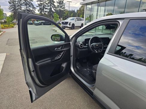 Used 2025 Chevrolet Equinox LT AWD/4WD image 18