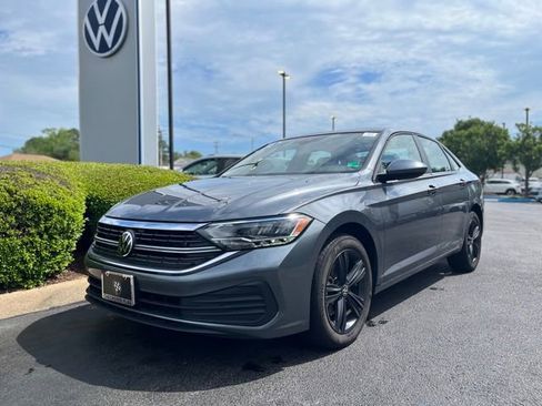 Used 2024 Volkswagen Jetta SE w/ Panoramic Sunroof Package FWD image 1