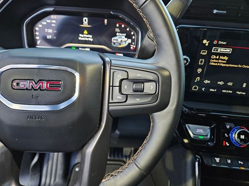 Used 2025 GMC Sierra 2500 AT4 image 22