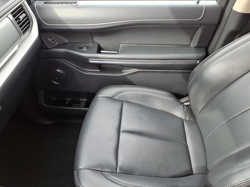 Used 2024 Ford Expedition XLT image 32
