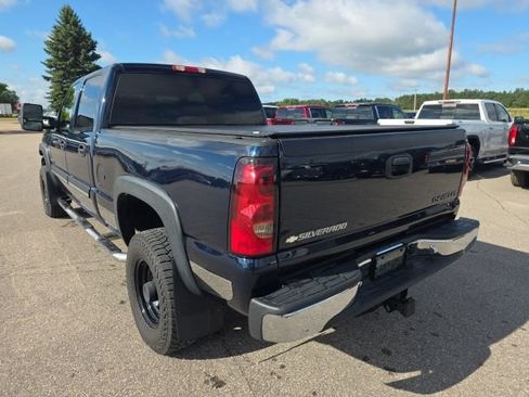 Used 2005 Chevrolet Silverado 2500 LS w/ Skid Plate Package AWD/4WD image 6