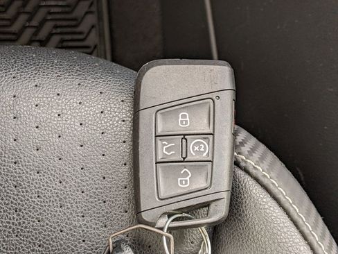 Used 2021 Volkswagen Atlas Cross Sport SE w/ Panoramic Sunroof Package image 31