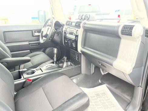 Used 2011 Toyota FJ Cruiser 4WD w/ Convenience Pkg image 13