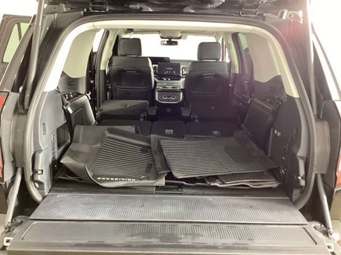 Used 2025 Ford Expedition Platinum w/ Driver's Package AWD/4WD image 25