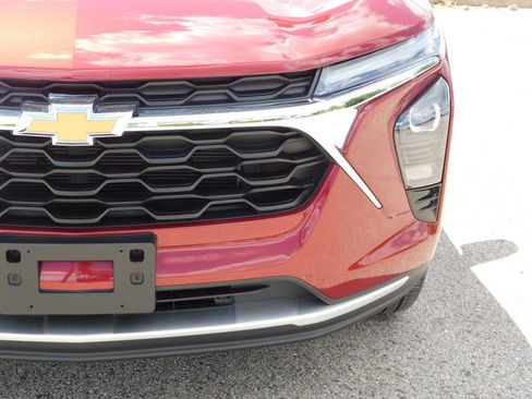 Used 2025 Chevrolet Trax LT w/ LT Convenience Package FWD image 9
