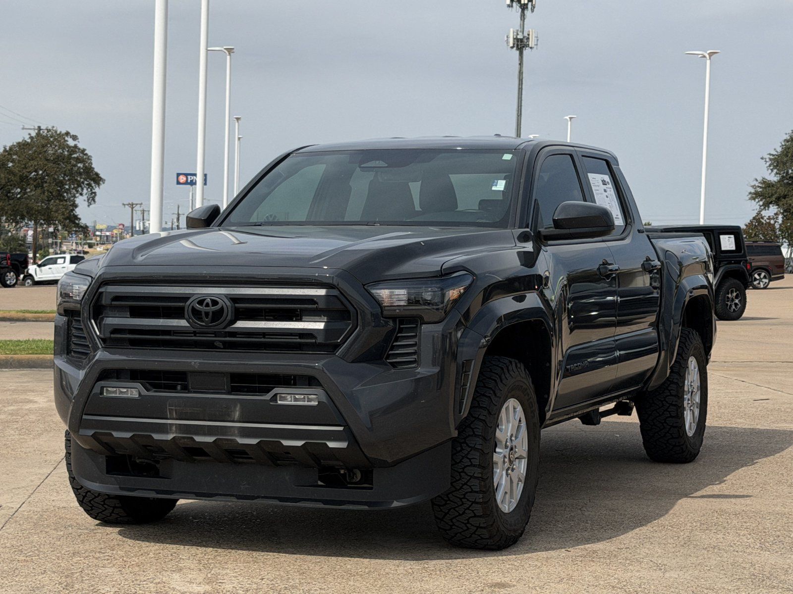Used 2025 Toyota Tacoma SR5 AWD/4WD image 8