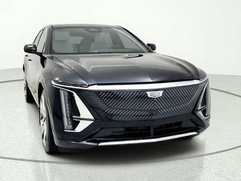 Used 2024 Cadillac Lyriq Luxury RWD image 2