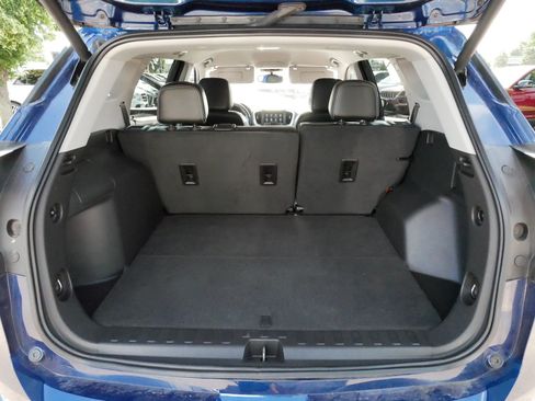Used 2023 GMC Terrain SLT AWD/4WD image 18
