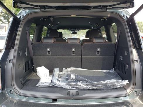 New 2025 Nissan Armada SL w/ Captain's Chari Seat Package image 6