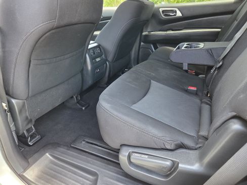 Used 2020 Nissan Pathfinder SV AWD/4WD image 12
