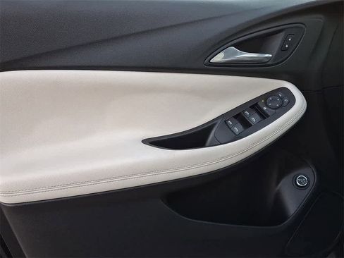 Used 2021 Buick Encore GX Select image 10