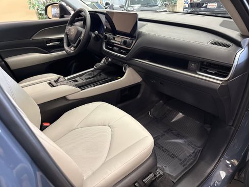 Used 2026 Toyota Grand Highlander XLE image 18