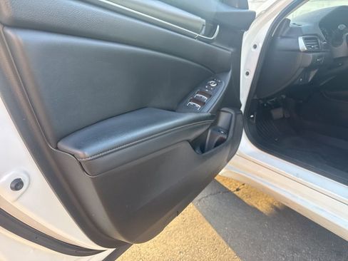 Used 2018 Honda Accord Hybrid image 12