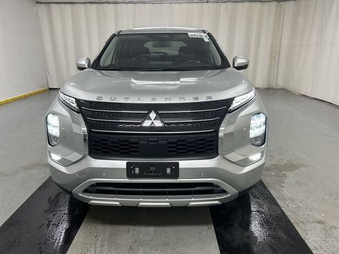 Used 2023 Mitsubishi Outlander SE AWD/4WD image 3