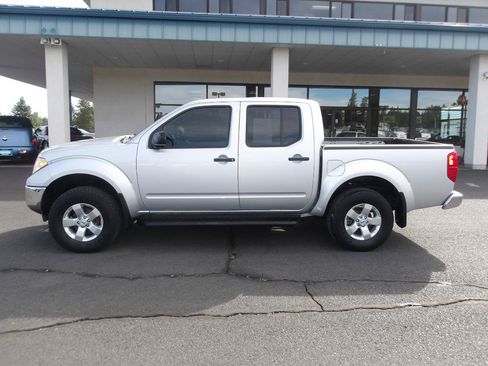 Used 2009 Nissan Frontier SE w/ SE Value Truck Pkg AWD/4WD image 2