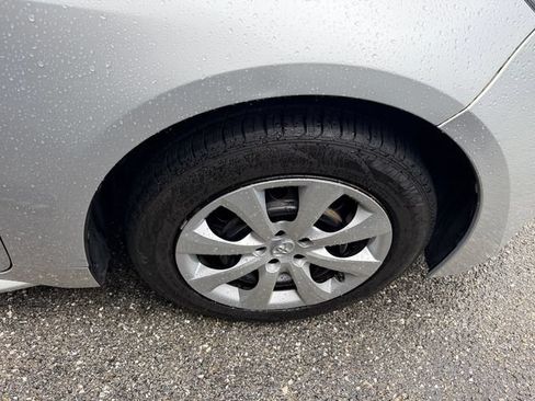 Used 2022 Toyota Corolla LE FWD image 13
