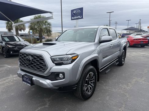 Used 2021 Toyota Tacoma TRD Sport image 3