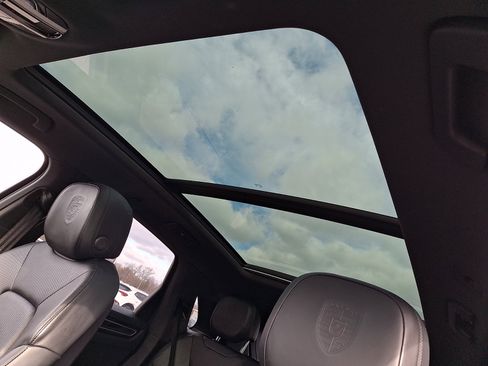 Used 2021 Porsche Cayenne S image 16