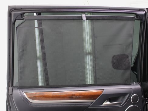 Used 2017 Lexus LX 570 4WD w/ Luxury Package image 39