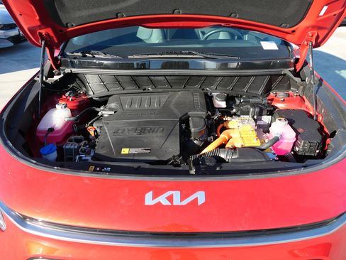 Used 2023 Kia Niro SX image 28