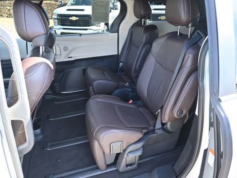 Used 2021 Toyota Sienna Platinum image 24