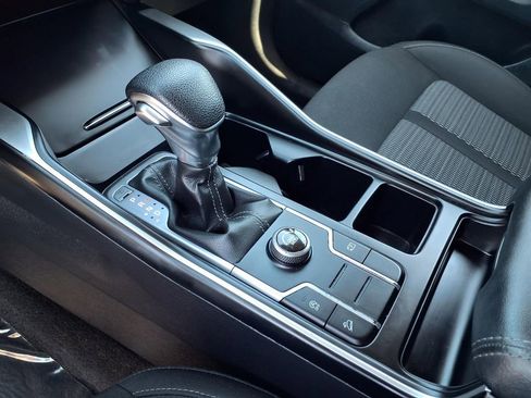 Used 2023 Kia Sorento LX image 21