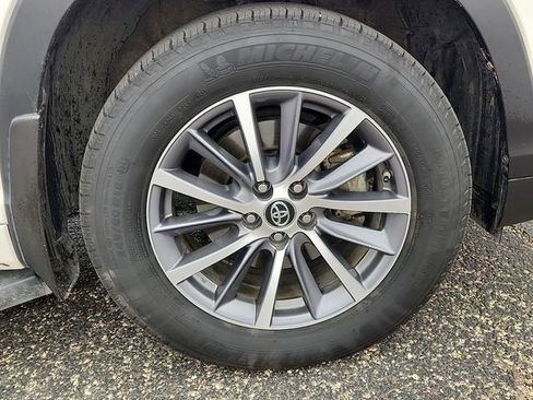 Used 2018 Toyota Highlander XLE FWD image 7