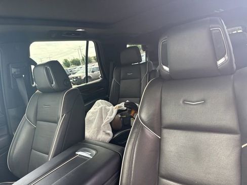 Used 2023 Cadillac Escalade Premium Luxury AWD/4WD image 11
