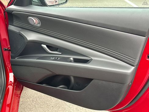 New 2025 Hyundai Elantra SEL image 14