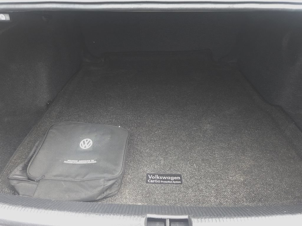 Used 2018 Volkswagen Passat 2.0T SE FWD image 16