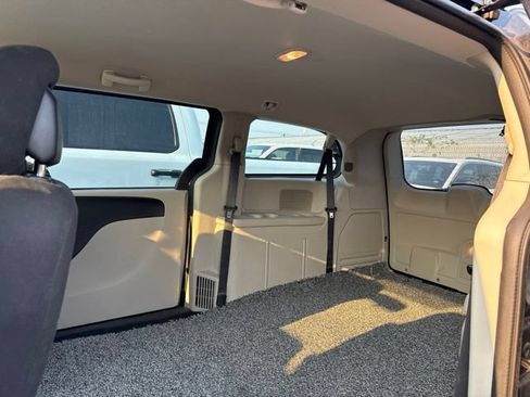 Used 2014 Dodge Grand Caravan American Value Package FWD image 10