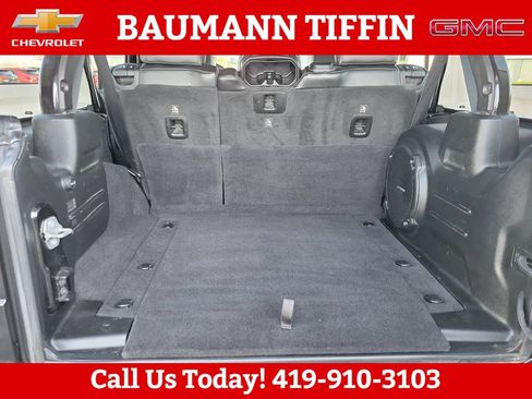 Used 2018 Jeep Wrangler Unlimited Sahara AWD/4WD image 7