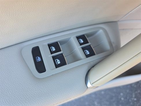 Used 2015 Volkswagen Golf TDI S image 18