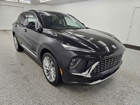 Used 2025 Buick Envision Avenir AWD/4WD image 3