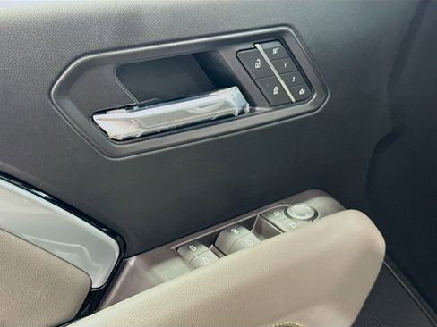 New 2025 Chevrolet Colorado ZR2 w/ Midnight Edition image 16