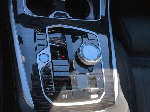 Used 2025 BMW X7 M60i w/ Executive Package image 26