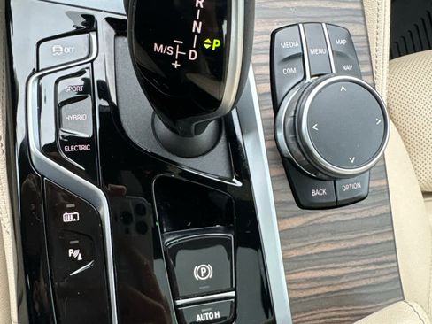 Certified 2023 BMW 530e xDrive w/ Premium Package image 15