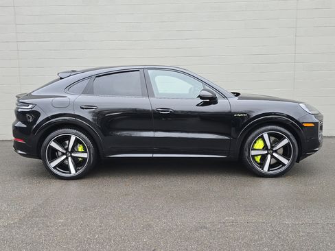 New 2026 Porsche Cayenne Turbo image 10