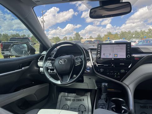 Used 2021 Toyota Camry XSE image 3