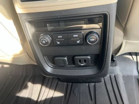 Used 2019 Buick Envision Essence FWD image 21