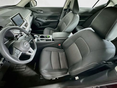 Used 2024 Nissan Altima 2.5 SV FWD image 13