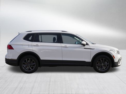 Used 2024 Volkswagen Tiguan SE image 8