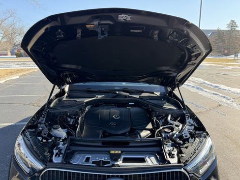 Used 2025 Mercedes-Benz GLC 300 4MATIC image 33