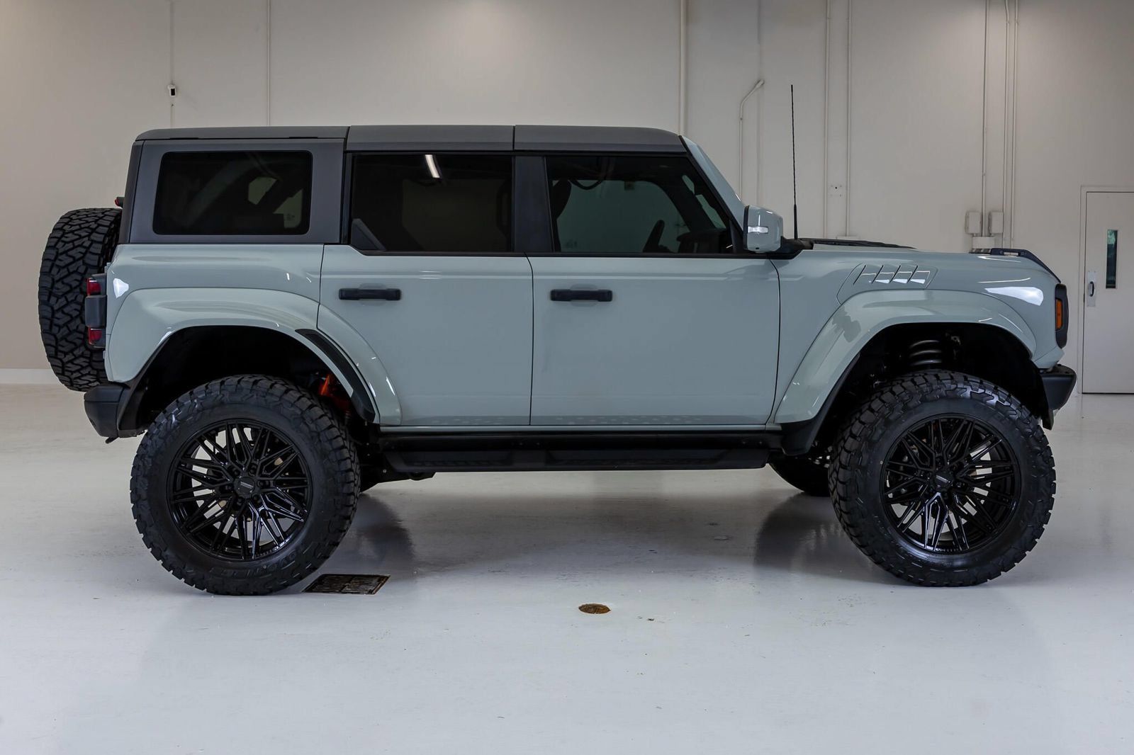 Used 2024 Ford Bronco Raptor AWD/4WD image 11
