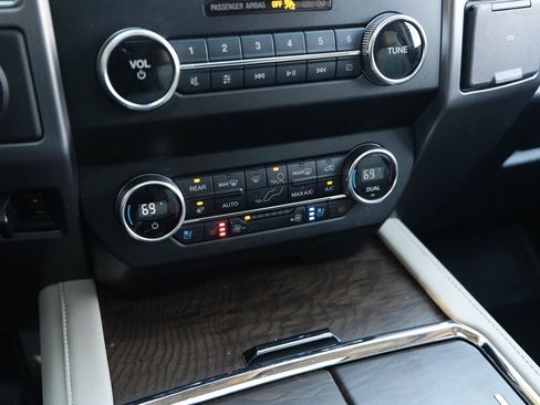 Used 2019 Ford Expedition Max Platinum image 38